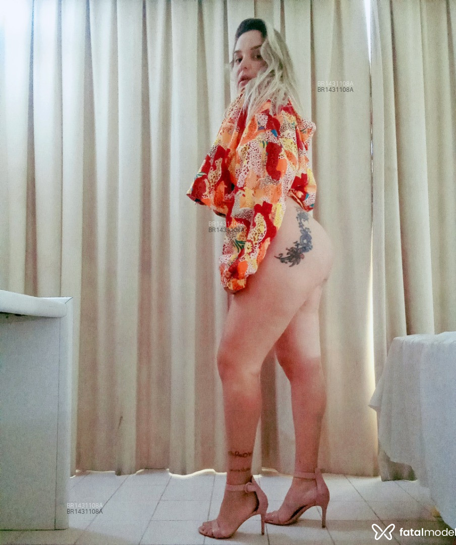 Acompanhante mulher loira (o) de olhos castanhos em Atibaia - Carol Dias