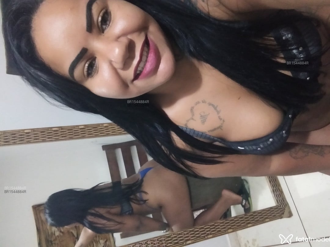 Acompanhante mulher morena (o) de olhos verdes em Patos de Minas - Morena