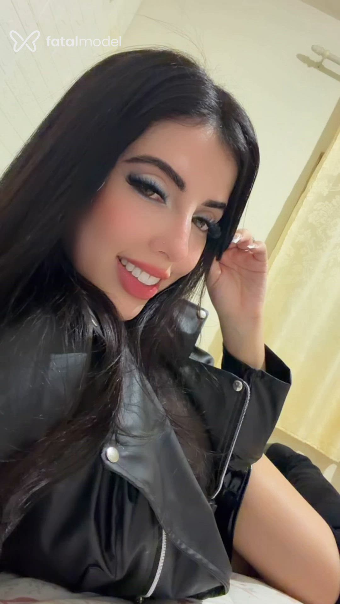 Acompanhante mulher com cabelo castanho de olhos mel - Eduarda Dellamari