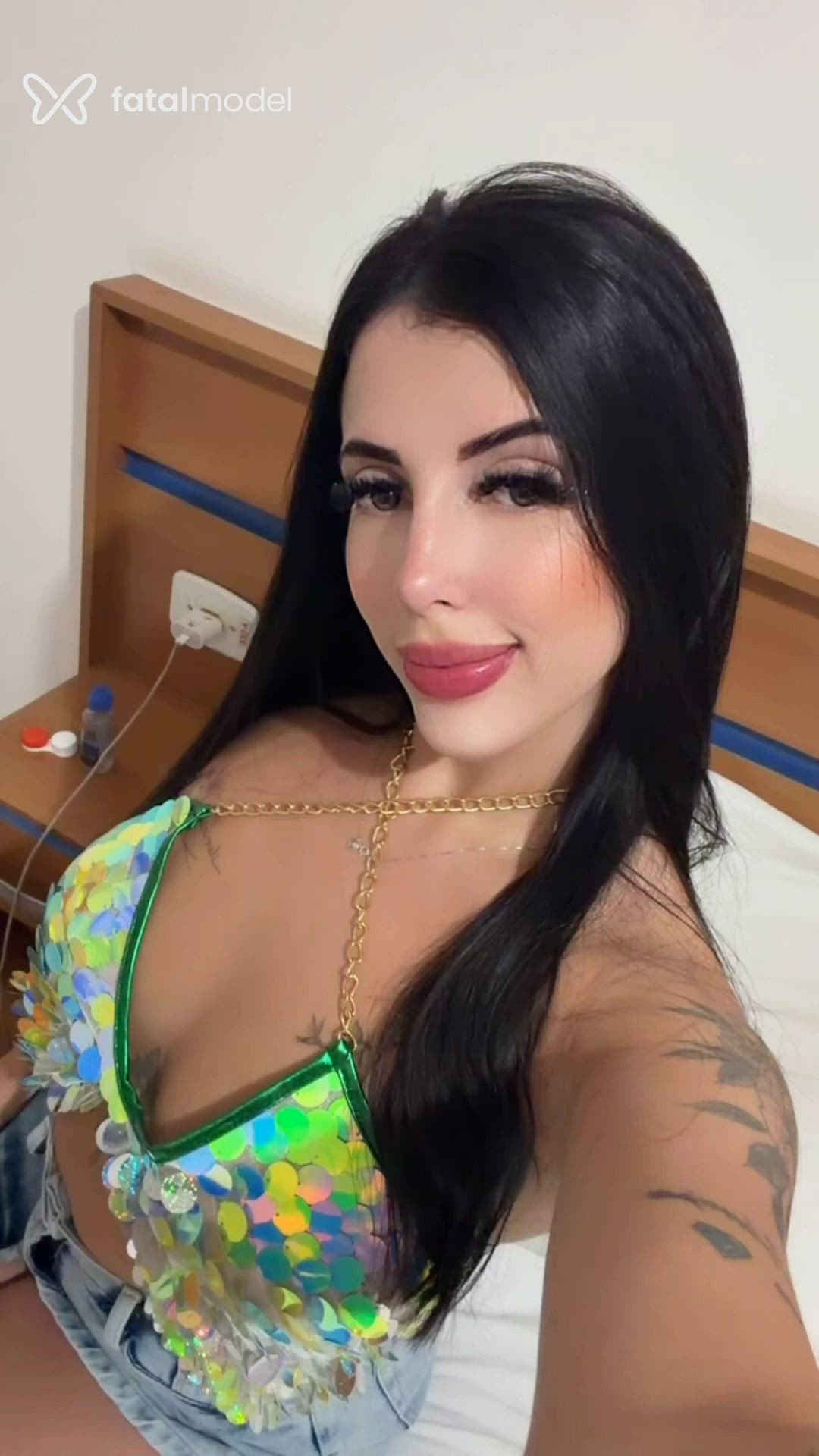 Acompanhante mulher com cabelo castanho de olhos mel - Eduarda Dellamari