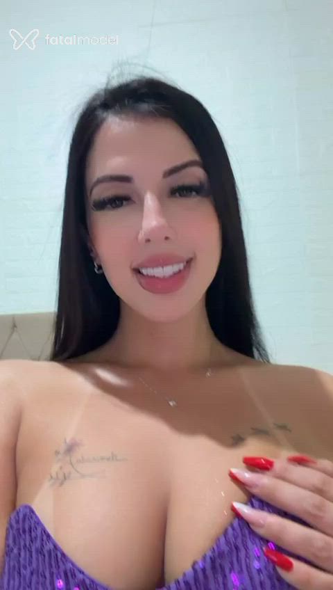 Acompanhante mulher com cabelo castanho de olhos mel - Eduarda Dellamari