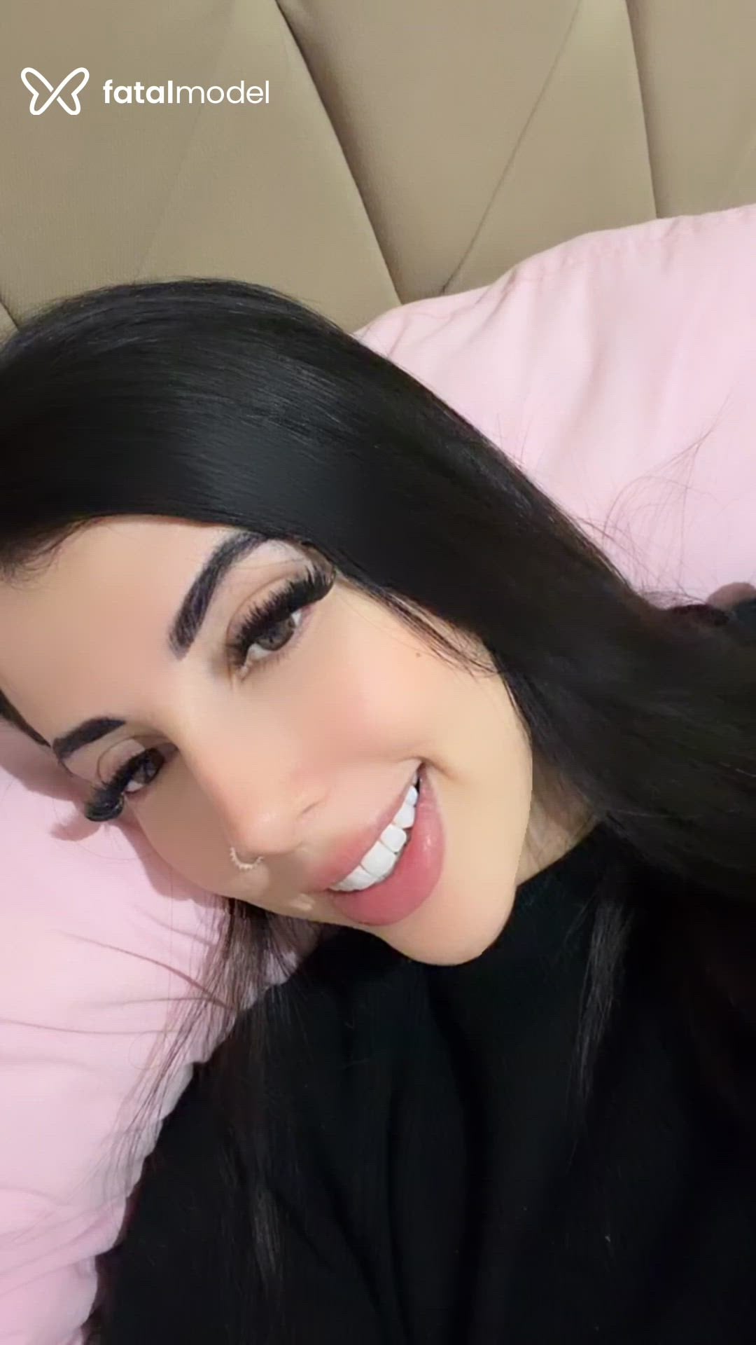 Acompanhante mulher com cabelo castanho de olhos mel - Eduarda Dellamari