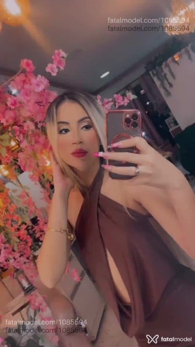 Acompanhante mulher loira (o) de olhos castanhos em Joinville - Lorena Neves