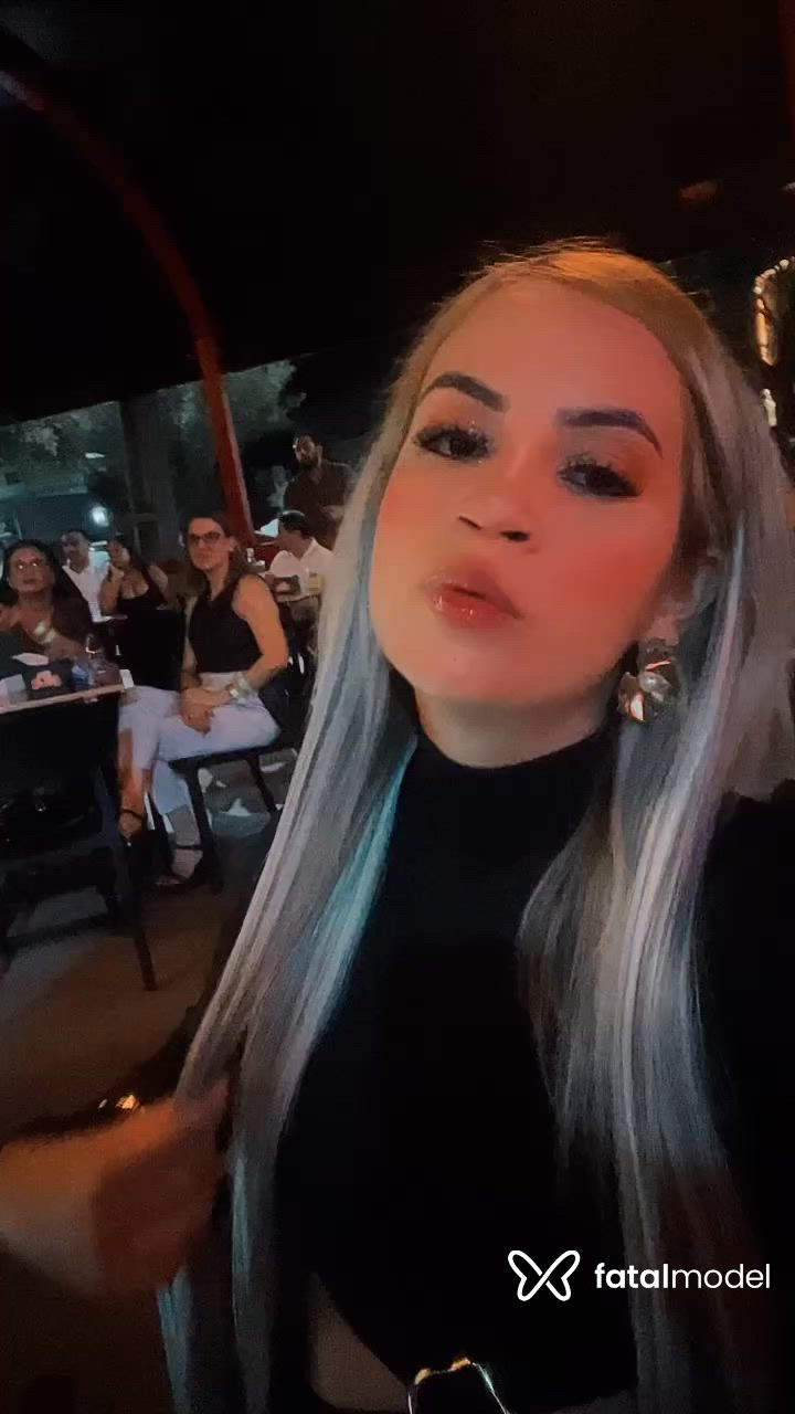 Acompanhante mulher loira (o) de olhos castanhos - Lorena Neves