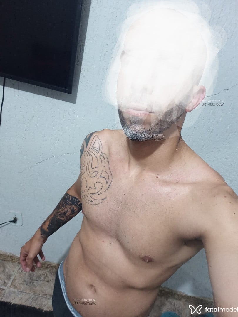 Acompanhante homem sem cabelo de olhos verdes em Maricá Acompanhante homem sem cabelo de olhos verdes em Maricá - Matheus