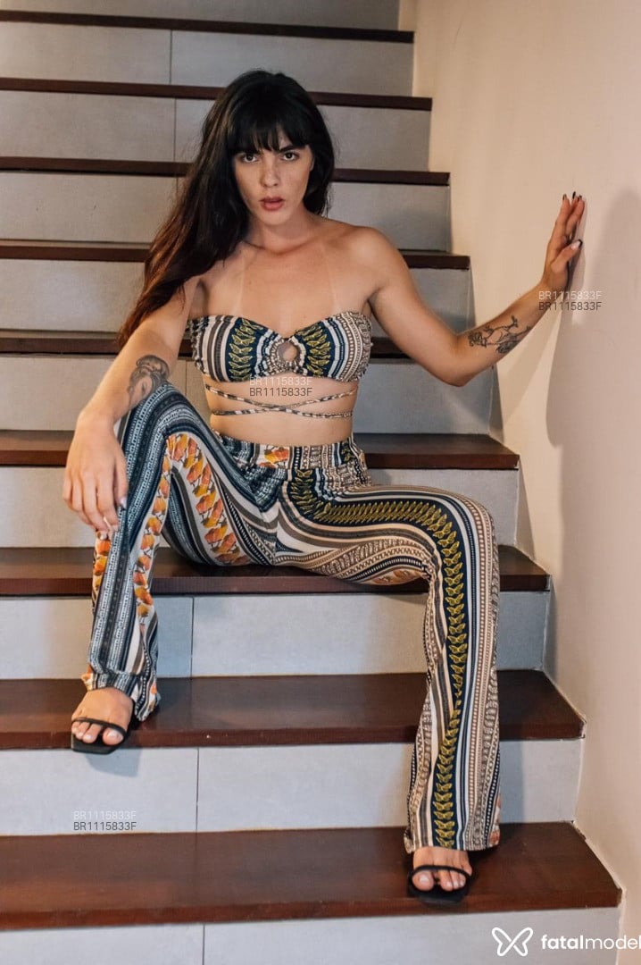 Acompanhante mulher com cabelo castanho de olhos castanhos em Cabo Frio - Júlia Dumont