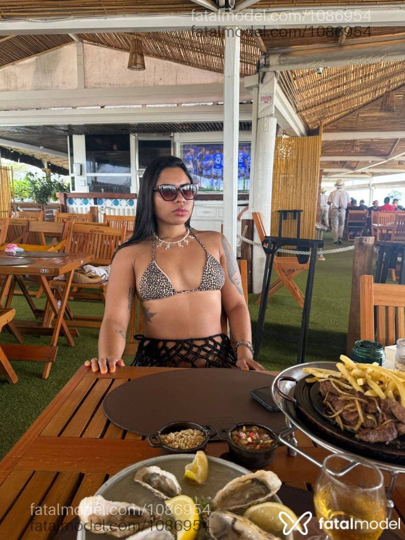 Acompanhante mulher com cabelo castanho de olhos castanhos - Isadora