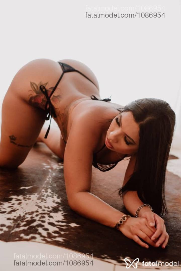Acompanhante mulher com cabelo castanho de olhos castanhos - Isadora