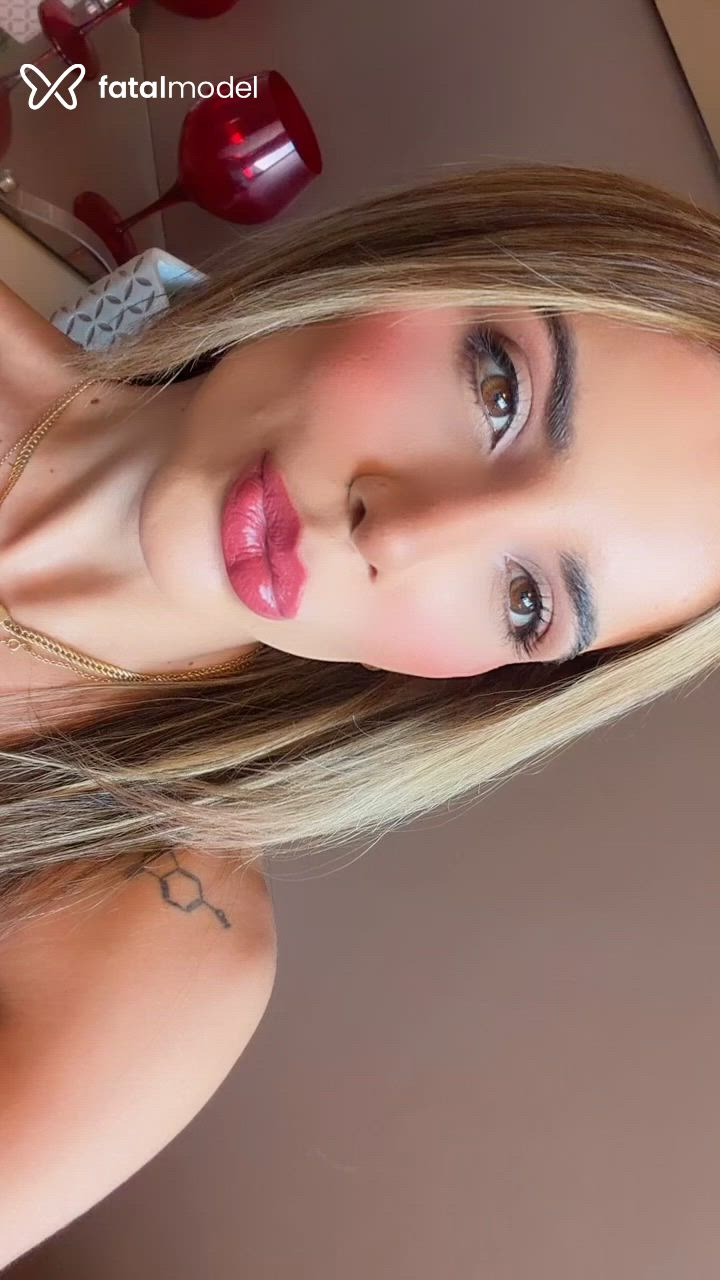 Acompanhante mulher loira (o) de olhos castanhos - Angelica Acompanhante mulher loira (o) de olhos castanhos - Angelica