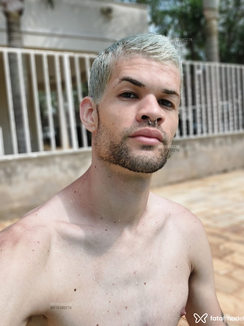 Acompanhante homem com cabelo castanho de olhos castanhos em Araçatuba Acompanhante homem com cabelo castanho de olhos castanhos em Araçatuba - Wender