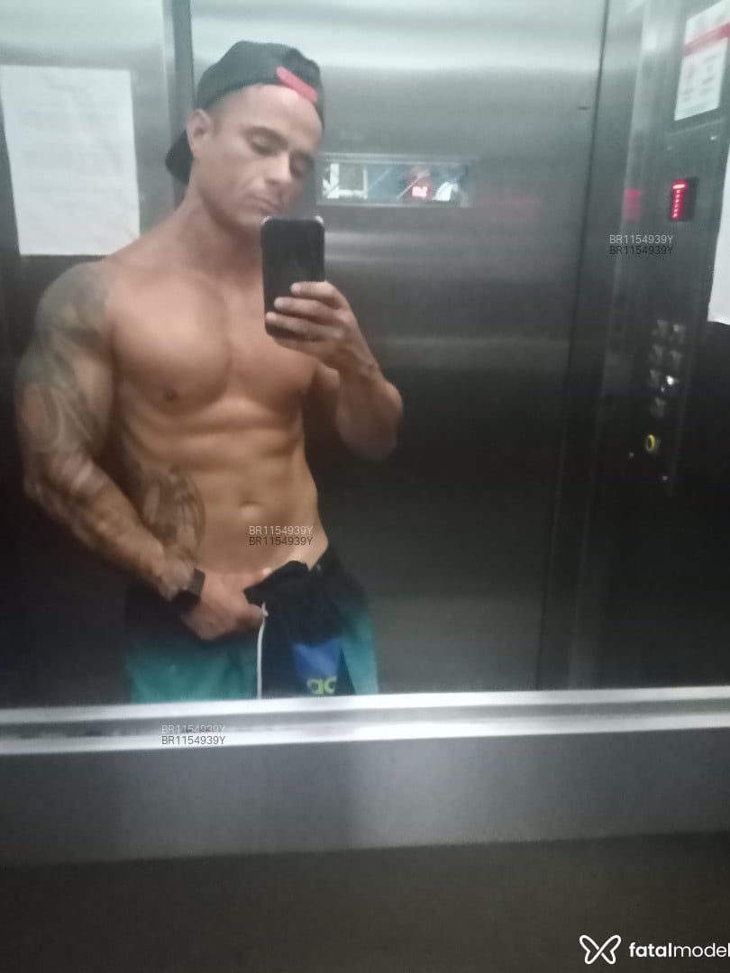 Acompanhante homem morena (o) de olhos mel em Porto Alegre - Mikael