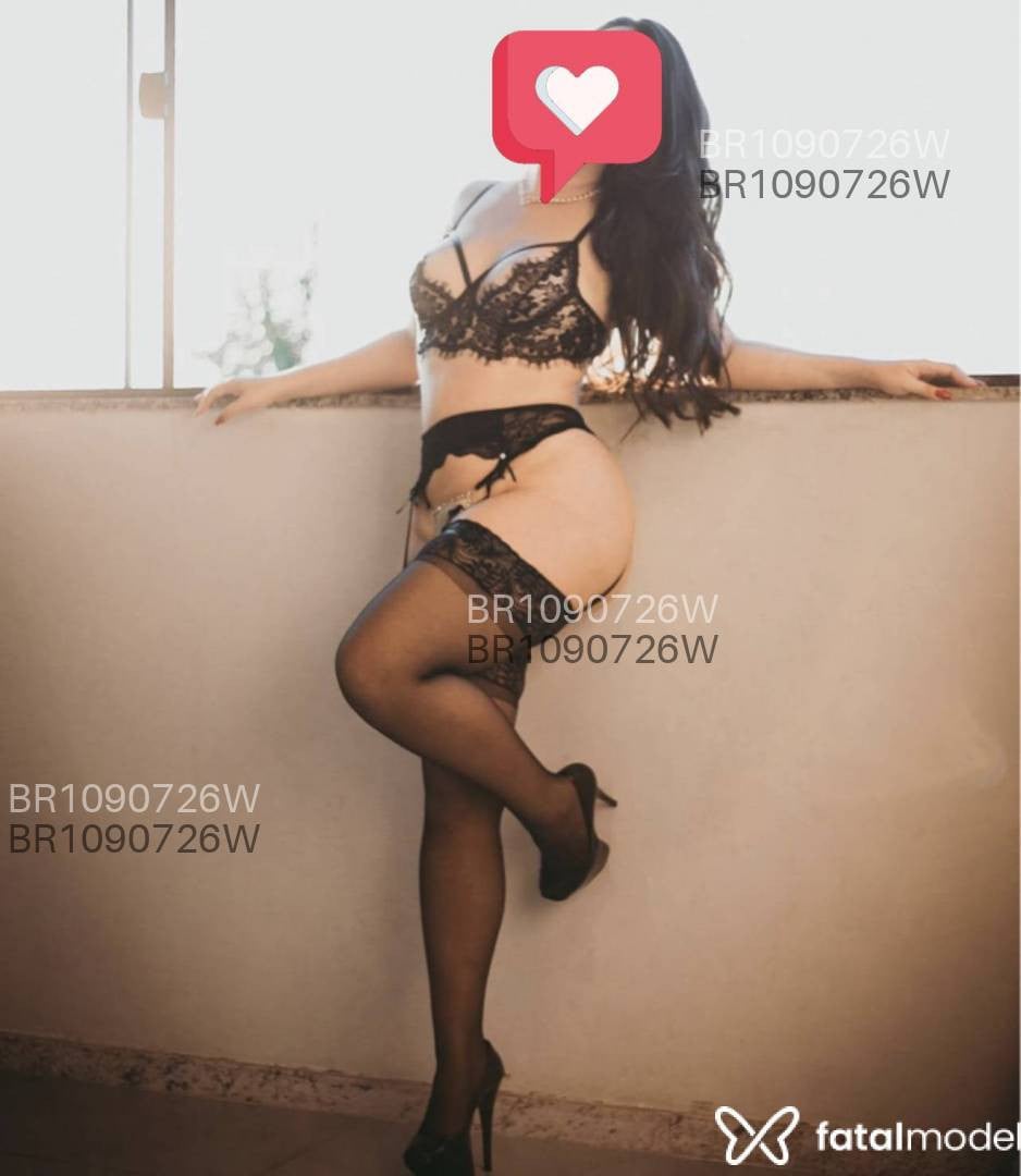Acompanhante mulher com cabelo castanho de olhos castanhos em Porto Seguro Acompanhante mulher com cabelo castanho de olhos castanhos em Porto Seguro - Poucos horários