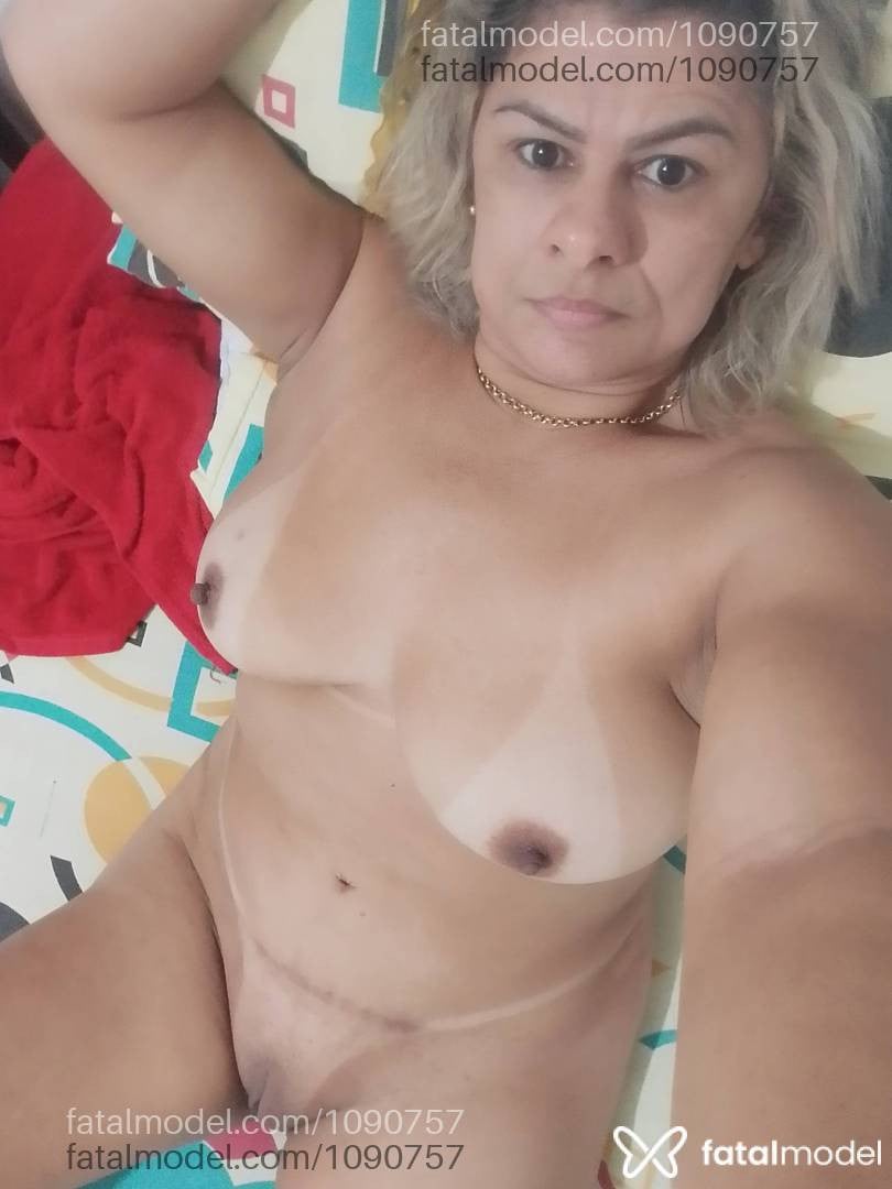 Acompanhante mulher loira (o) de olhos castanhos - Erica