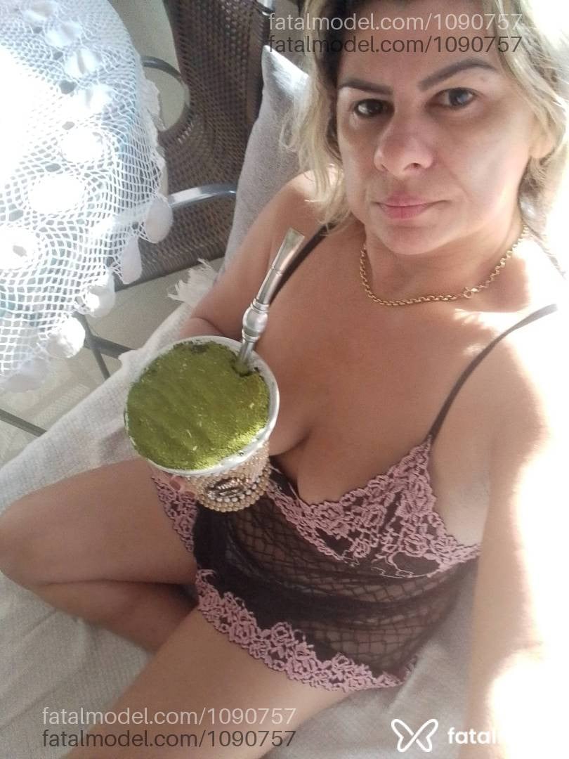 Acompanhante mulher loira (o) de olhos castanhos - Erica