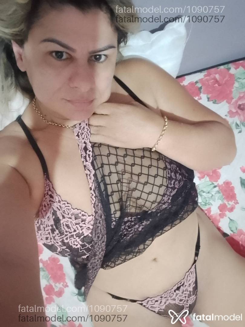 Acompanhante mulher loira (o) de olhos castanhos - Erica