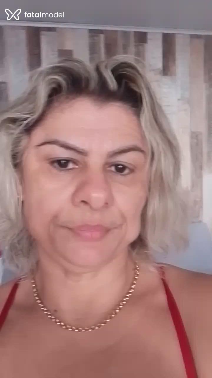 Acompanhante mulher loira (o) de olhos castanhos - Erica