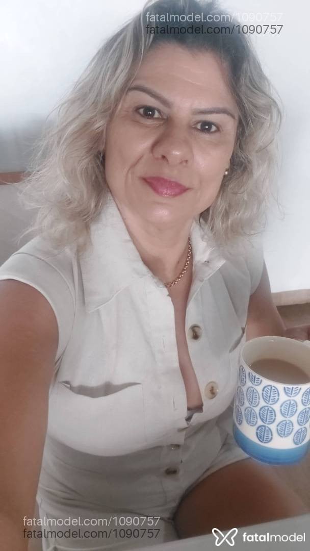 Acompanhante mulher loira (o) de olhos castanhos - Erica
