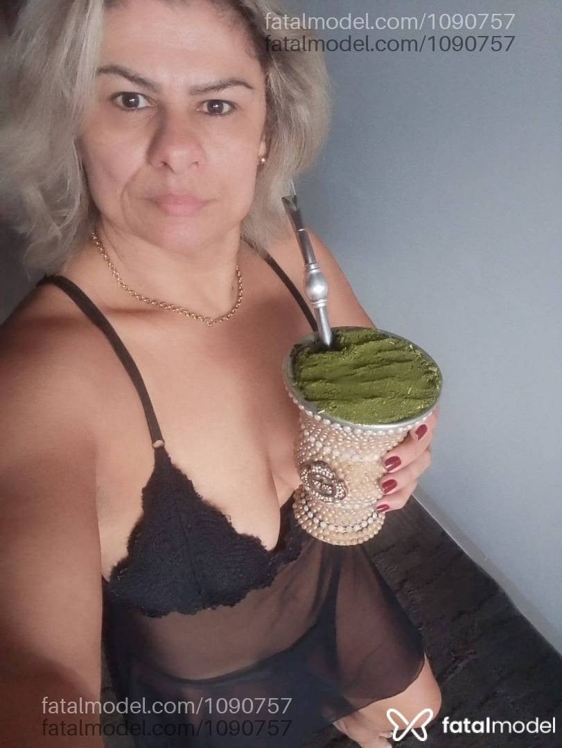 Acompanhante mulher loira (o) de olhos castanhos - Erica
