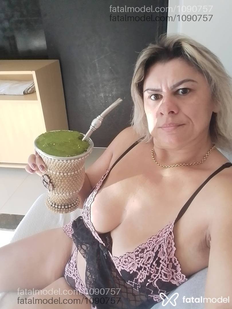 Acompanhante mulher loira (o) de olhos castanhos - Erica