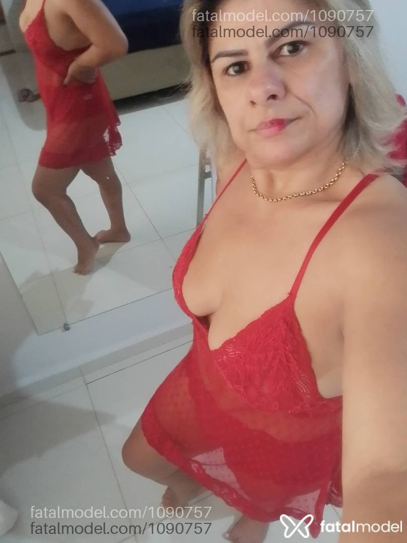 Acompanhante mulher loira (o) de olhos castanhos - Erica