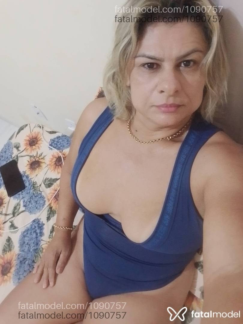 Acompanhante mulher loira (o) de olhos castanhos - Erica