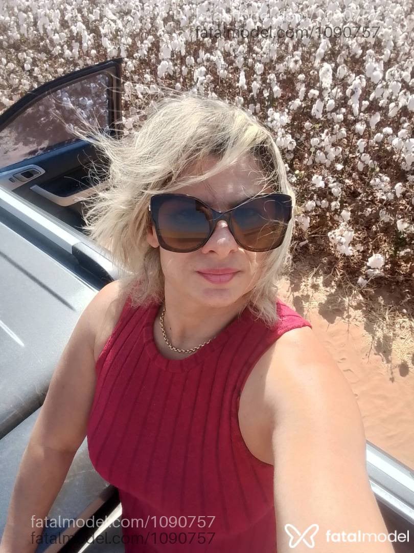 Acompanhante mulher loira (o) de olhos castanhos - Erica