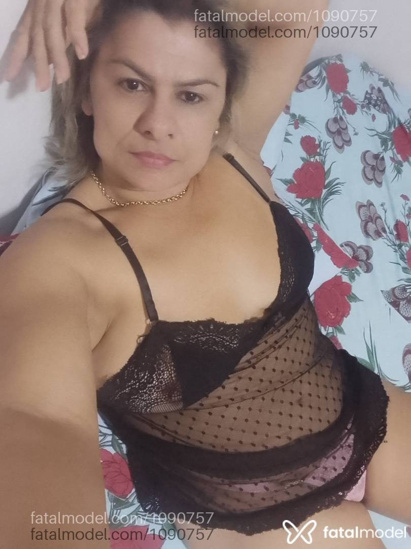 Acompanhante mulher loira (o) de olhos castanhos - Erica