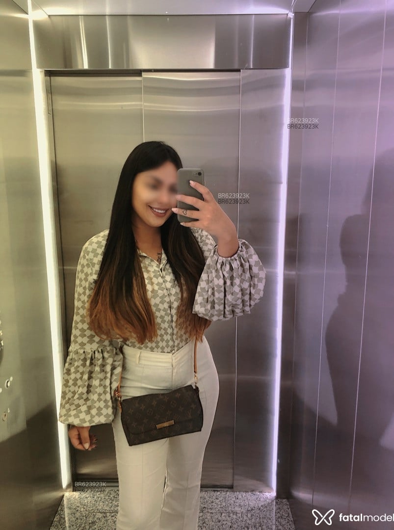 Acompanhante mulher morena (o) de olhos castanhos em Lages - Débora Charallo