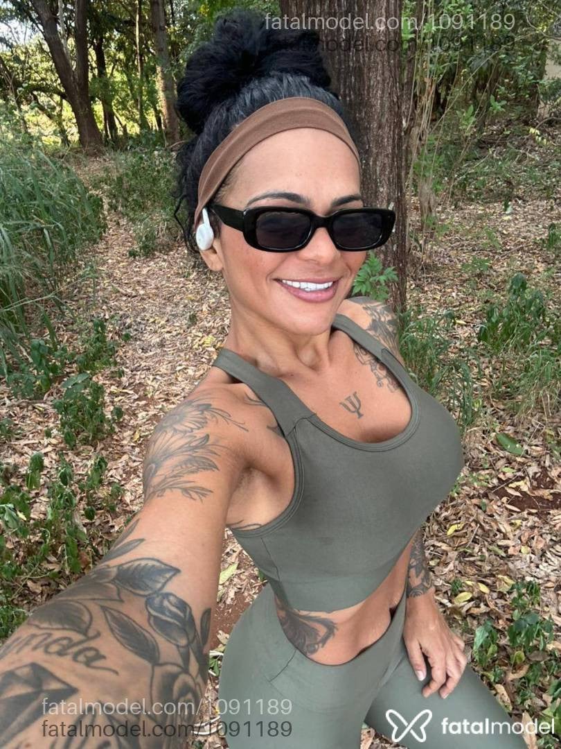 Acompanhante mulher morena (o) de olhos castanhos - Katherine Luz