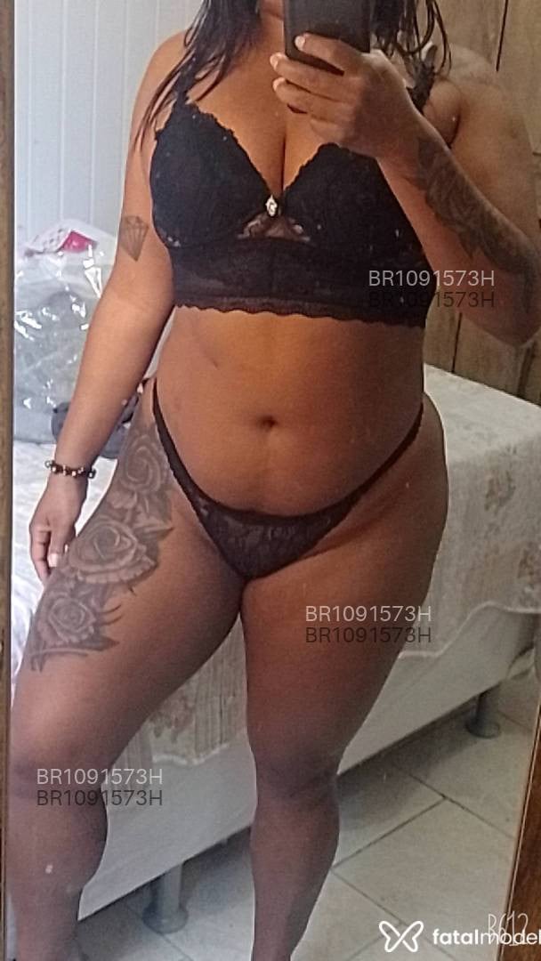 Acompanhante mulher morena (o) de olhos pretos - Aline Vasconcelos