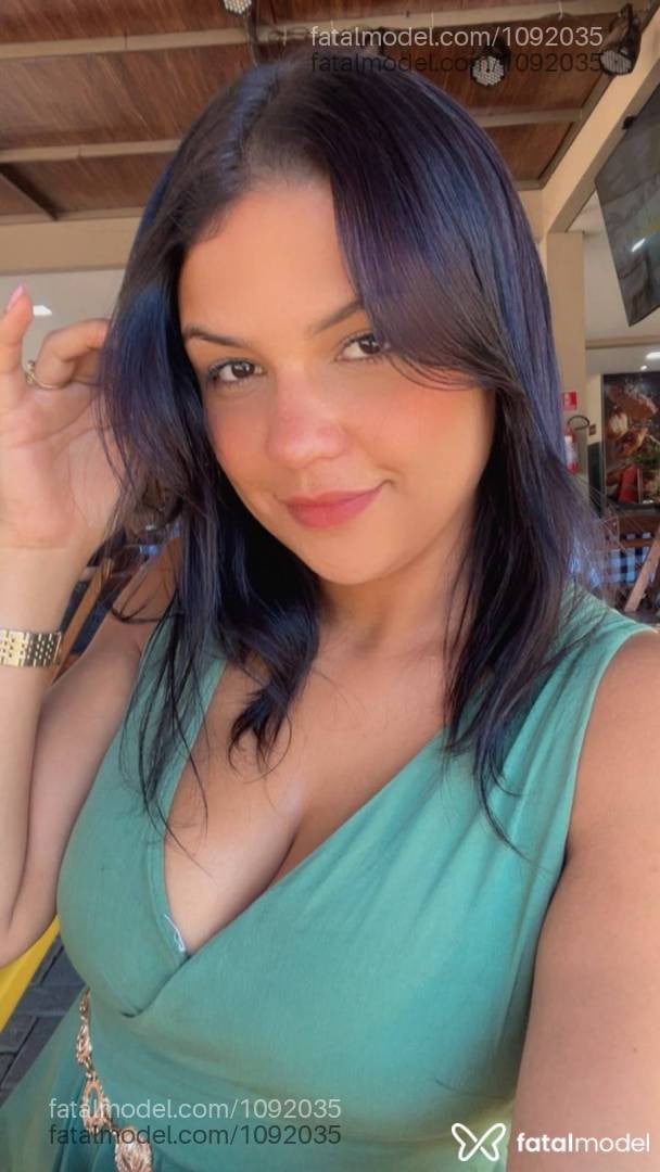 Acompanhante mulher morena (o) de olhos castanhos - Maya