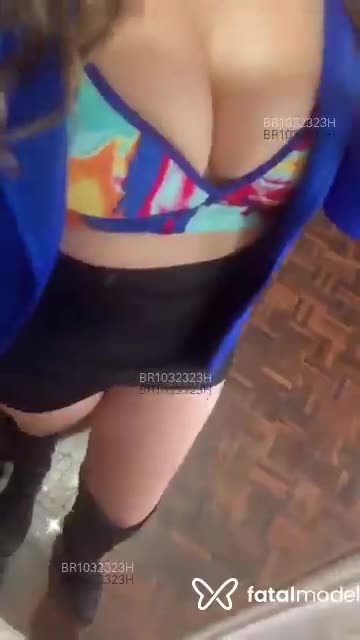 Acompanhante mulher loira (o) de olhos castanhos - polaca