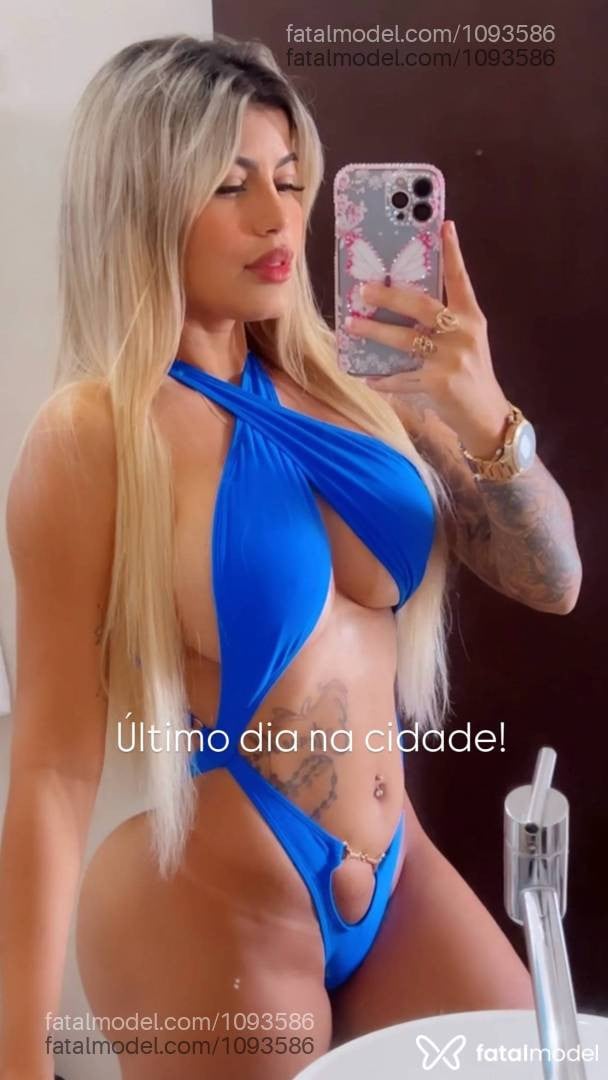 Acompanhante mulher loira (o) de olhos castanhos - Karlinha Novaes