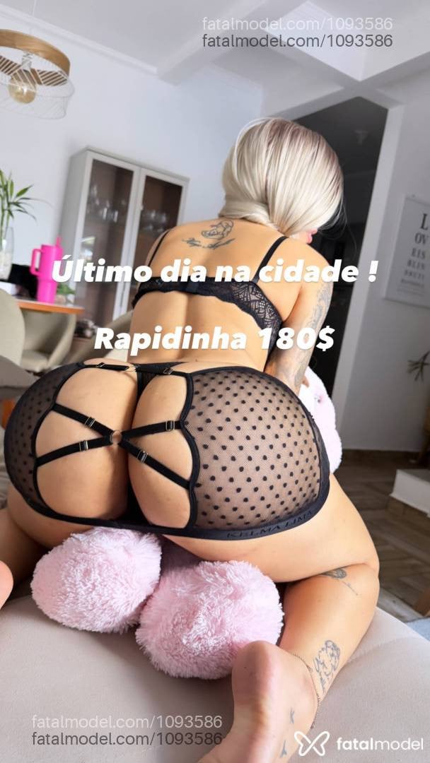 Acompanhante mulher loira (o) de olhos castanhos - Karlinha Novaes