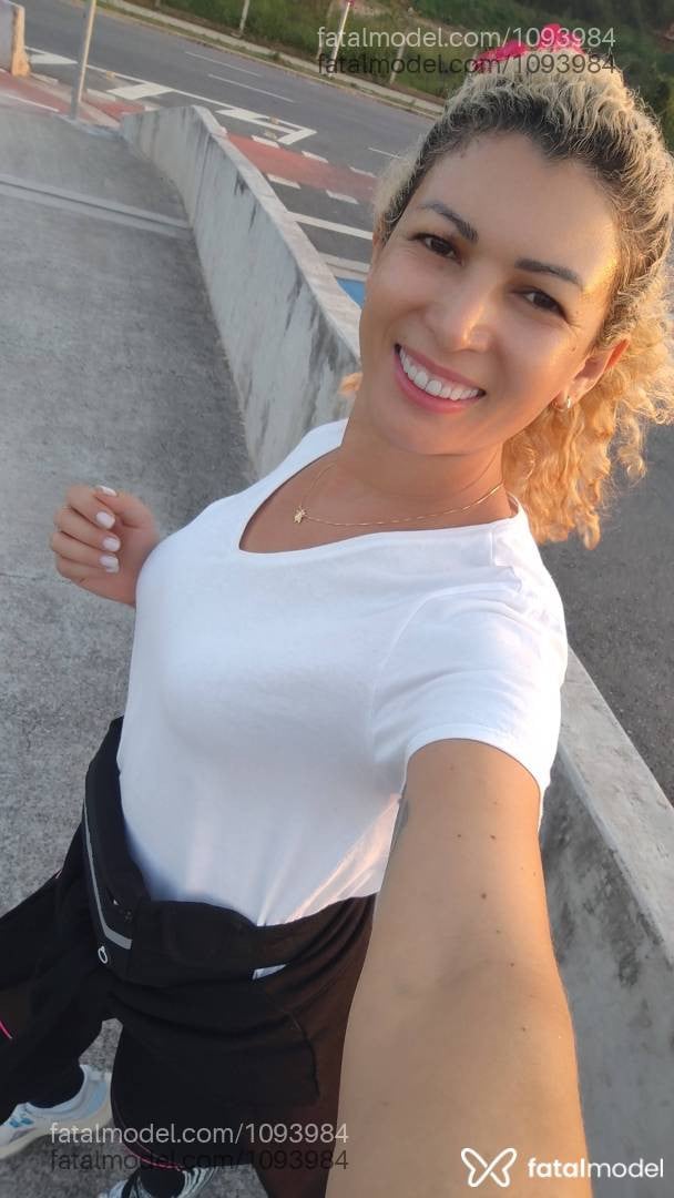 Acompanhante mulher loira (o) de olhos castanhos - Joyce Andrade