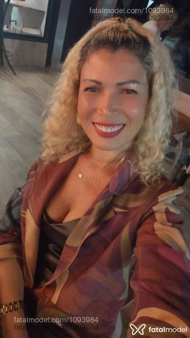 Acompanhante mulher loira (o) de olhos castanhos - Joyce Andrade