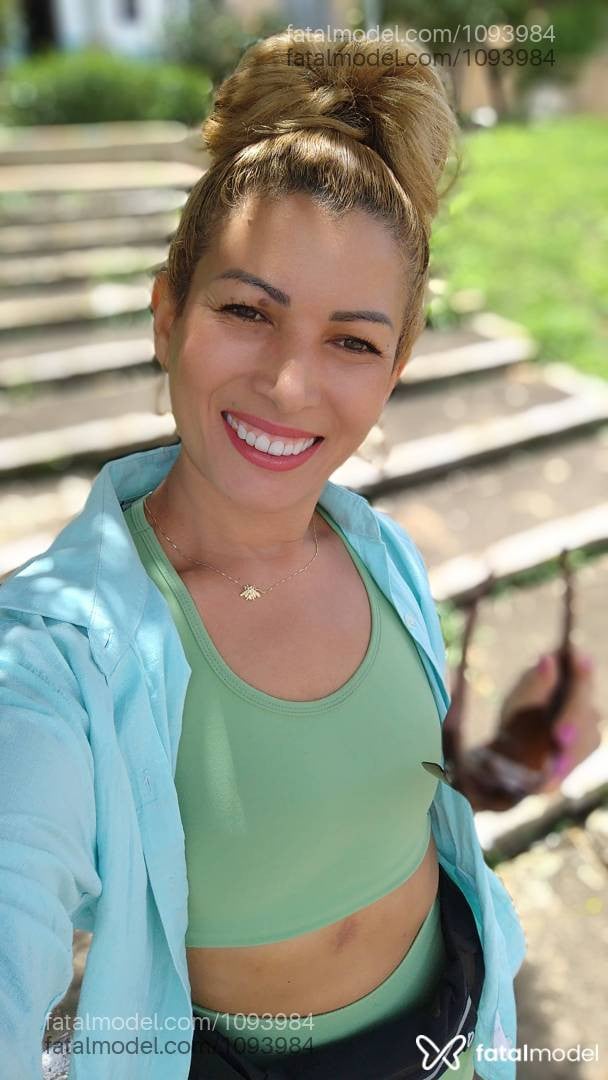 Acompanhante mulher loira (o) de olhos castanhos - Joyce Andrade