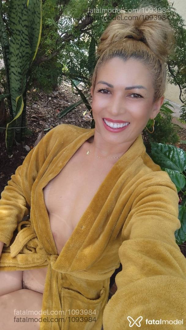 Acompanhante mulher loira (o) de olhos castanhos - Joyce Andrade