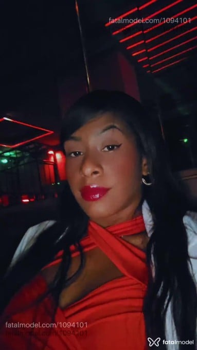 Acompanhante mulher morena (o) de olhos castanhos - Rubii