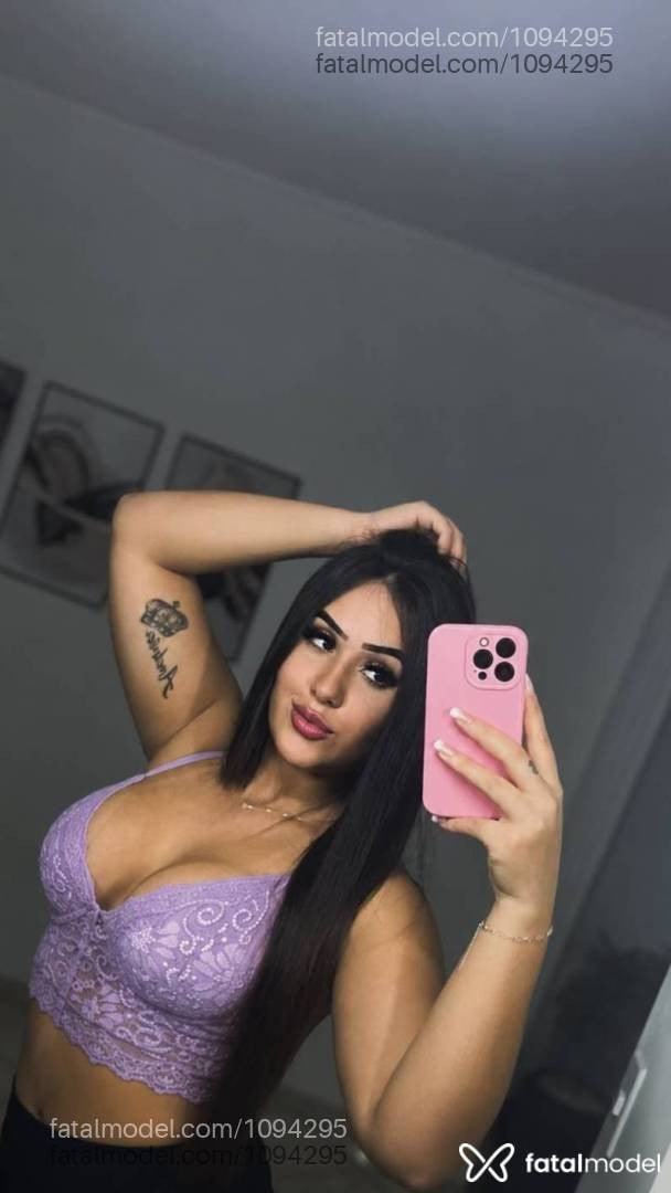 Acompanhante mulher com cabelo castanho de olhos castanhos - Priscila Carvalho