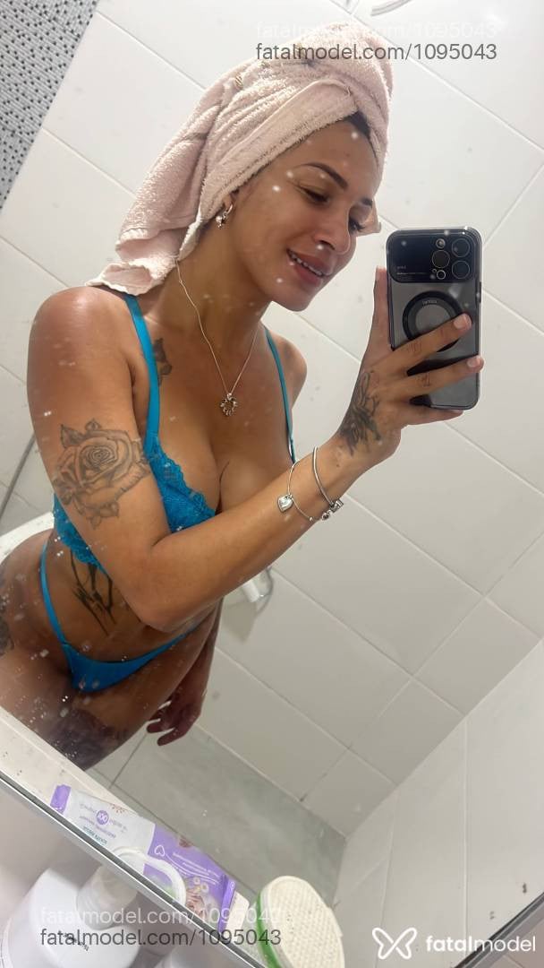 Acompanhante travesti morena (o) de olhos castanhos - Victoria Acompanhante travesti morena (o) de olhos castanhos - Victoria