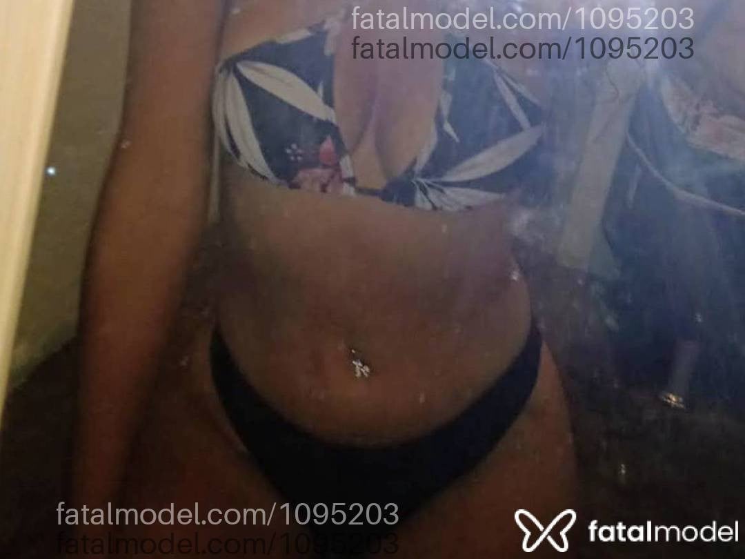 Acompanhante mulher com cabelo castanho de olhos castanhos em Macaé Acompanhante mulher com cabelo castanho de olhos castanhos em Macaé - Keilla