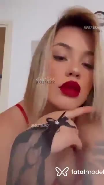 Acompanhante mulher loira (o) de olhos castanhos em Foz do Iguaçu - Maria