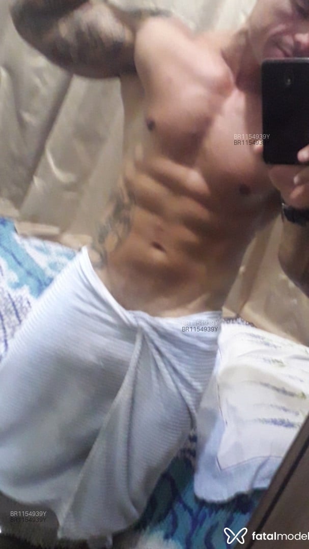 Acompanhante homem morena (o) de olhos mel em Porto Alegre - Mikael
