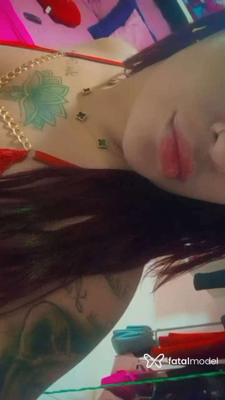 Acompanhante mulher ruiva (o) de olhos castanhos - Thalita