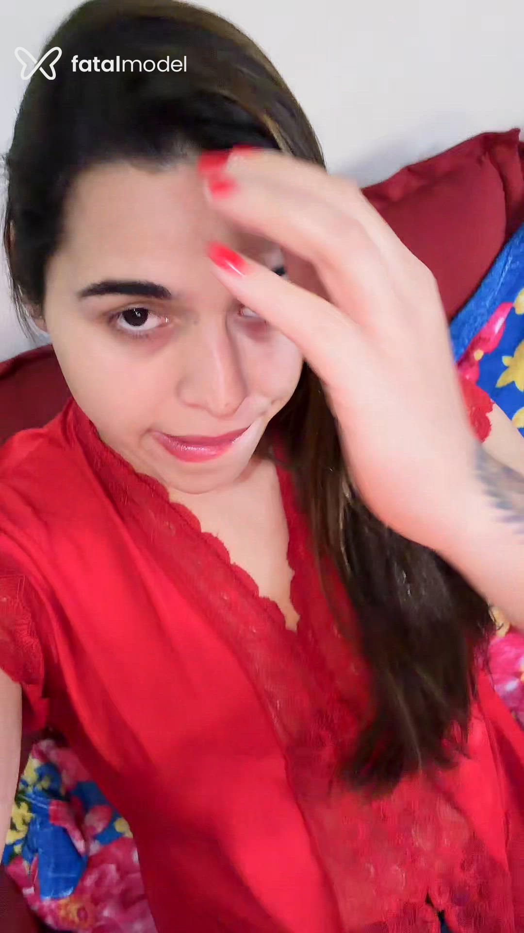 Acompanhante mulher trans morena (o) de olhos castanhos - Giovanna