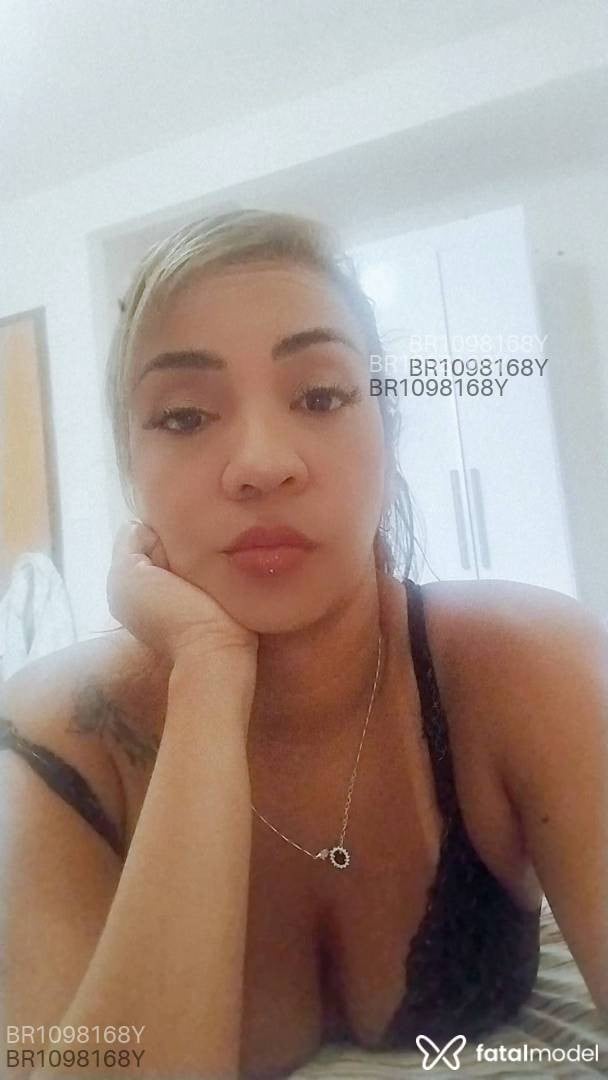 Acompanhante mulher com cabelo castanho de olhos castanhos - JÉSSICA