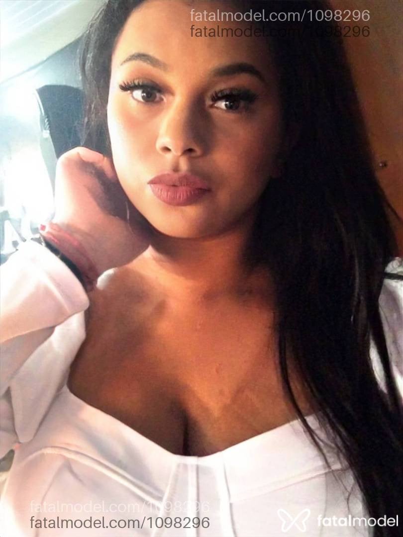 Acompanhante mulher morena (o) de olhos castanhos - Eliza Fontinelle