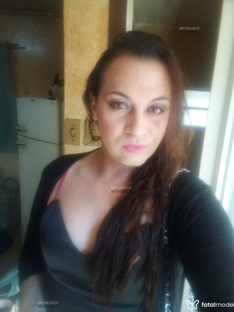 Acompanhante mulher trans com cabelo castanho de olhos castanhos em Porto Alegre - Aghata