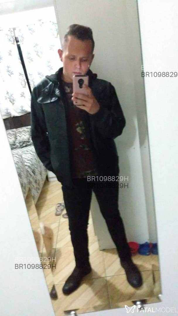 Acompanhante homem com cabelo castanho de olhos castanhos em Curitiba - Felipe